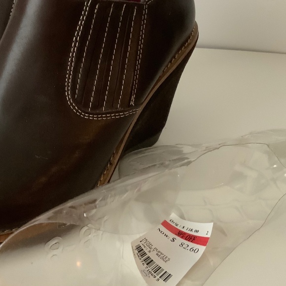 Hush Puppies Cignet Leather Wedge Booties - 8 - Picture 9 of 10